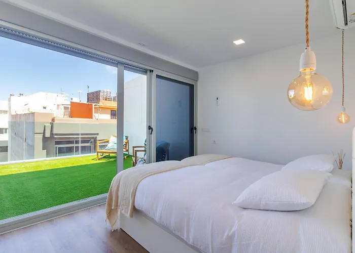 Flatguest Luxury Beach Terrace Loft - Wifi